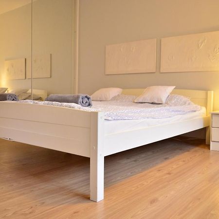 Cozy Apartment By The Old Town Danzig Exterior foto